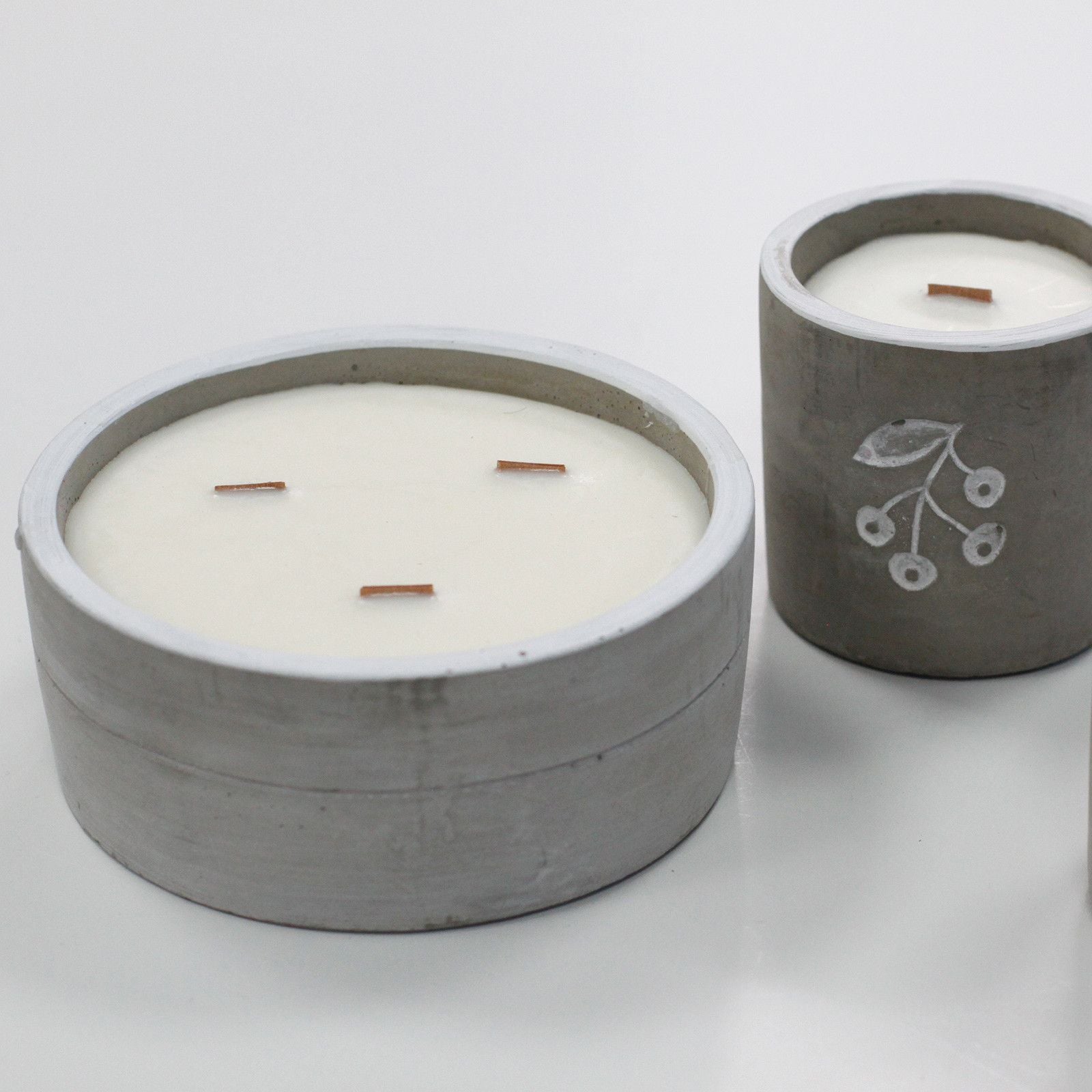 Med Concrete Soy Candle - Berry's - Juniper & Sweet Gin