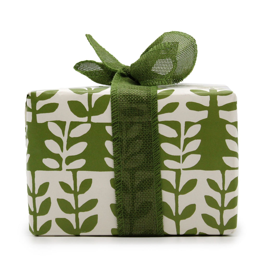 Gift Box - Rhubarb (Candle) + White Fig & Fell Berry (Fizzes)
